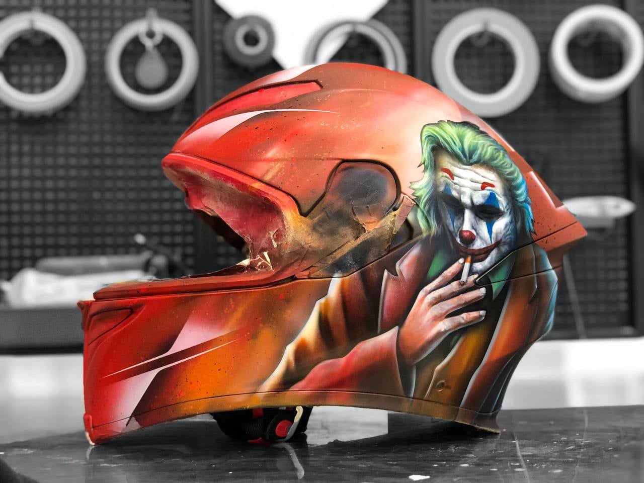 Аэрография на мотошлеме AGV JOKER 