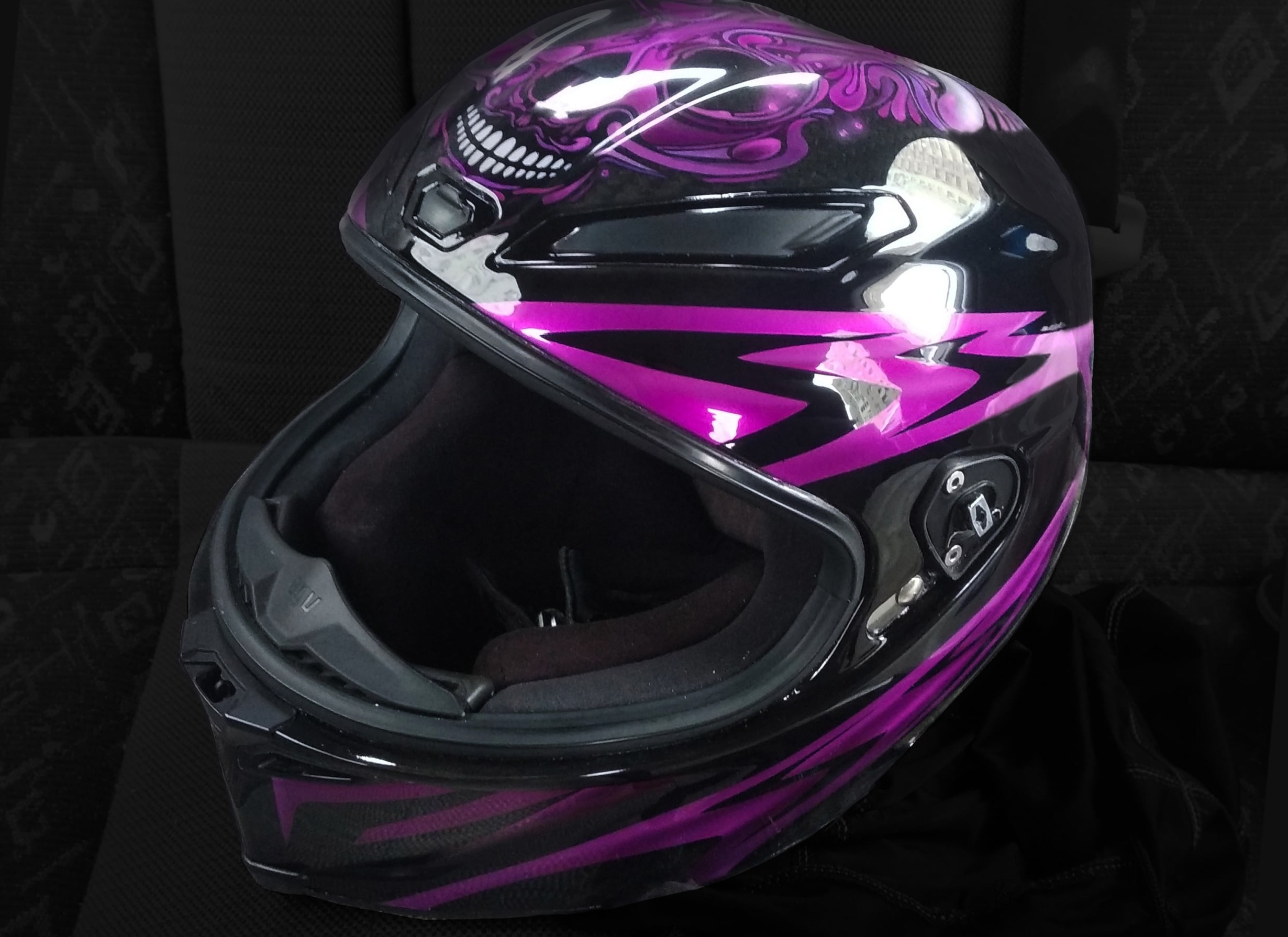 Аэрография Violet Santa Muerte на мотошлеме AGV
