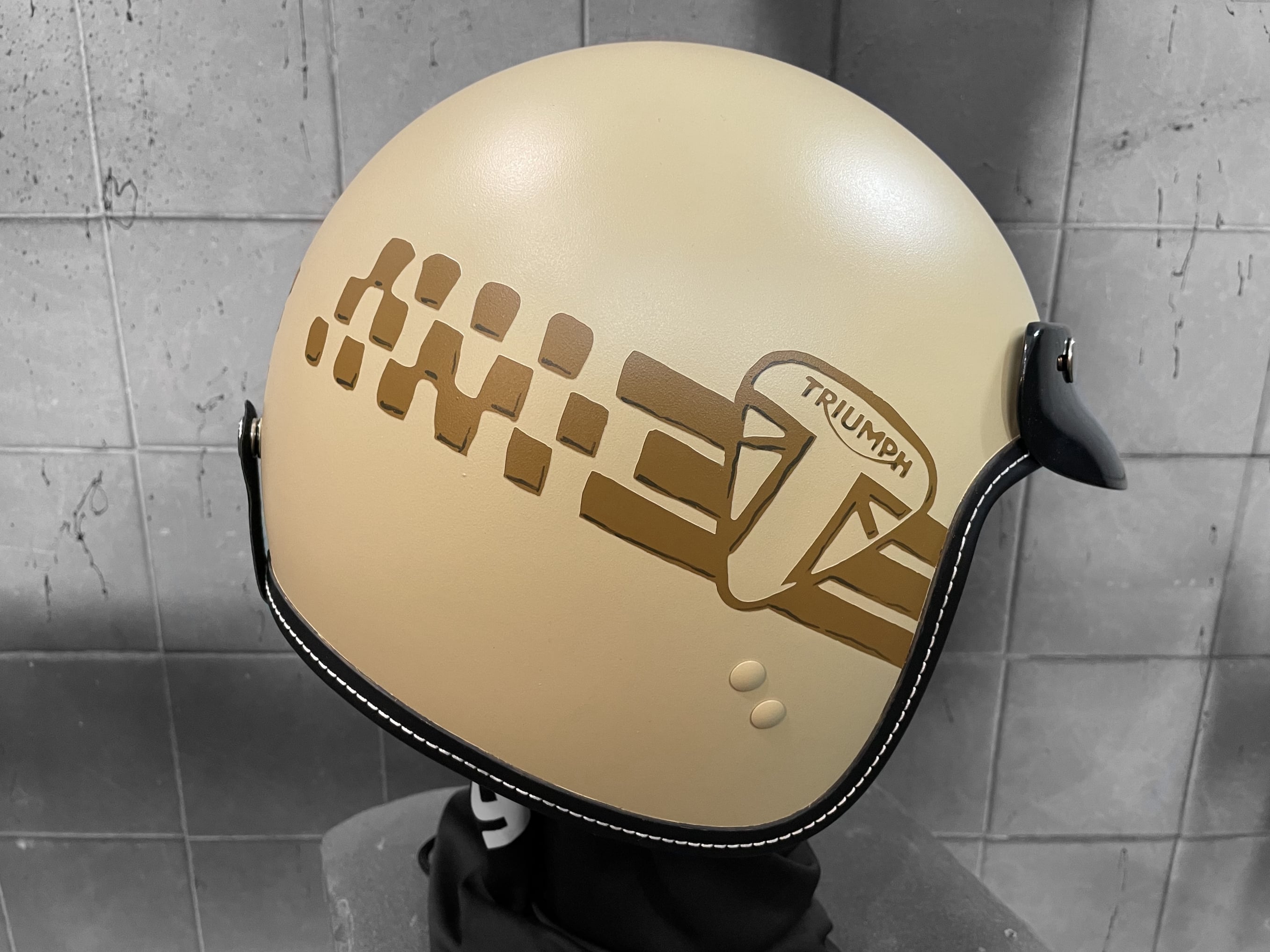 Дизайн открытого шлема для лимитированной версии Triumph